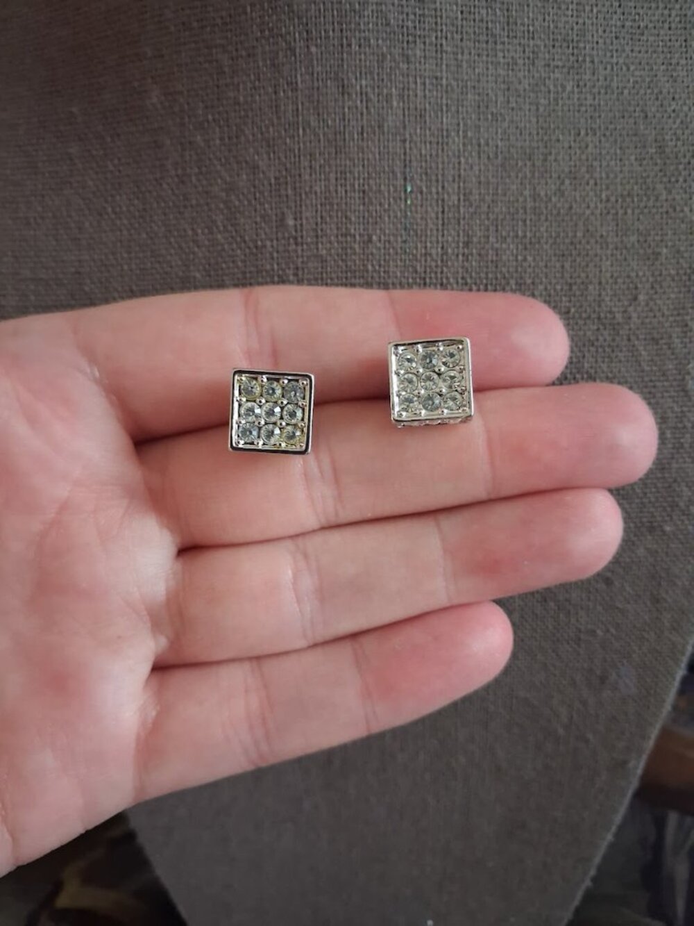 Square stud earrings